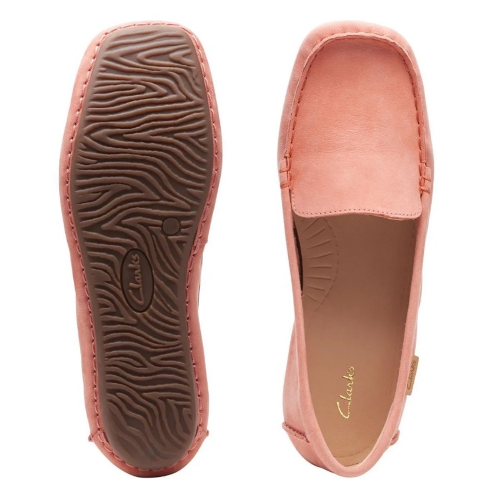 NWT Clarks Women's Freckle Walk Peach Nubuck Moccasin Shoe. Size 8.5